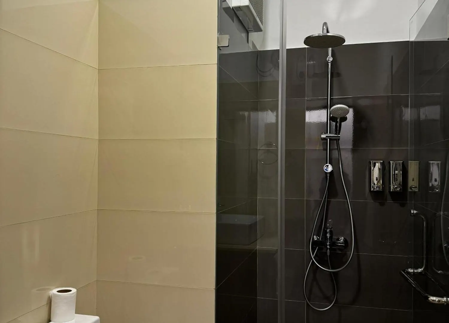 Ocean Breeze Negombo Apartment